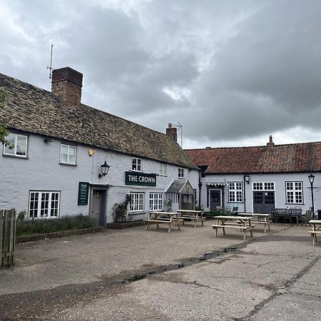 The Crown Inn Gayton  Dış mekan fotoğraf