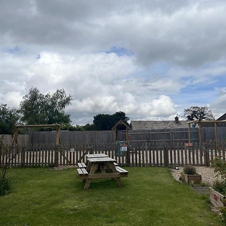 The Crown Inn Gayton  Dış mekan fotoğraf