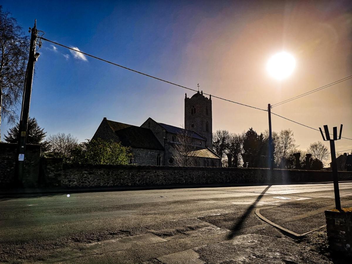 The Crown Inn Gayton  Dış mekan fotoğraf