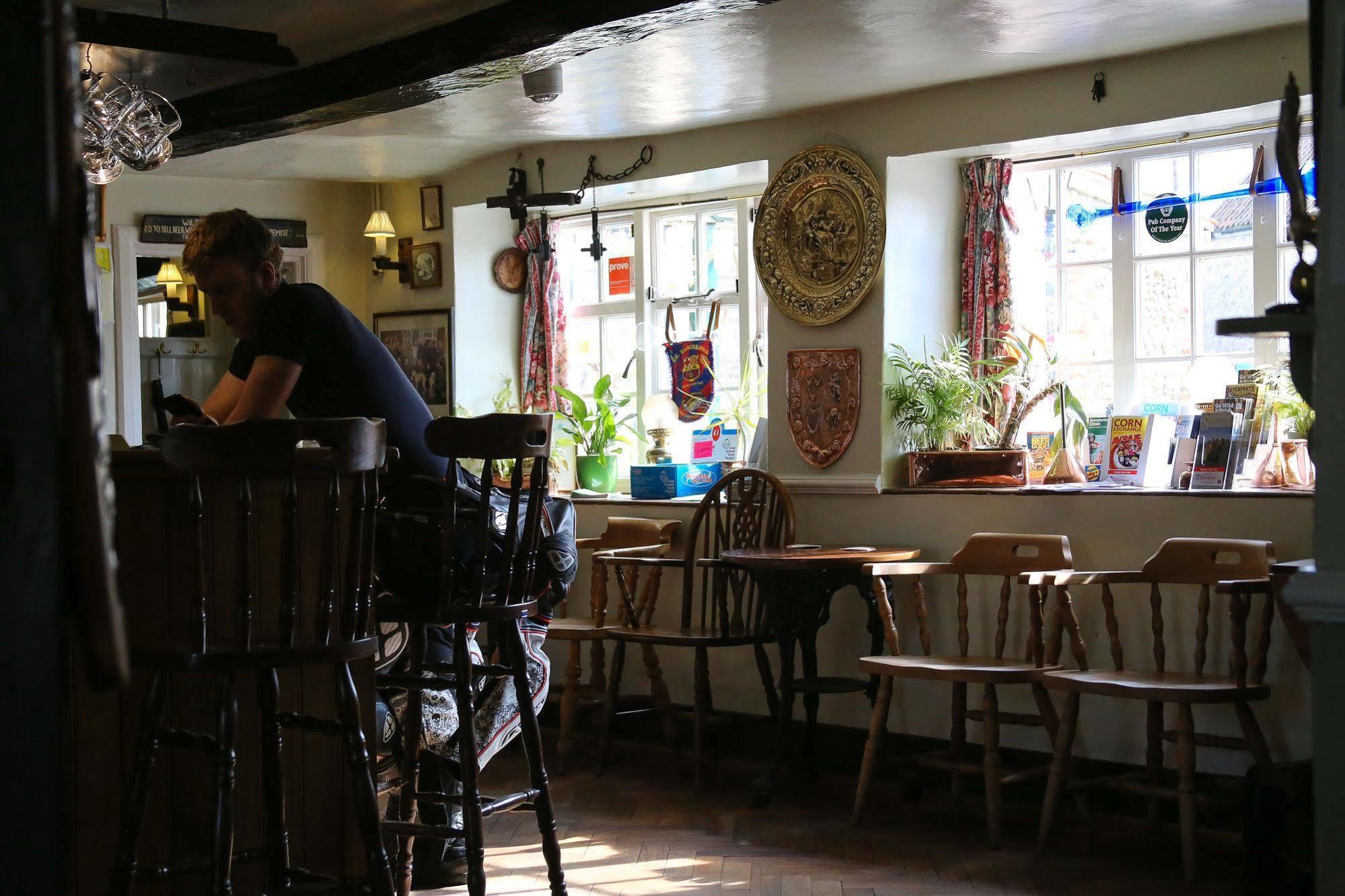 The Crown Inn Gayton  Dış mekan fotoğraf