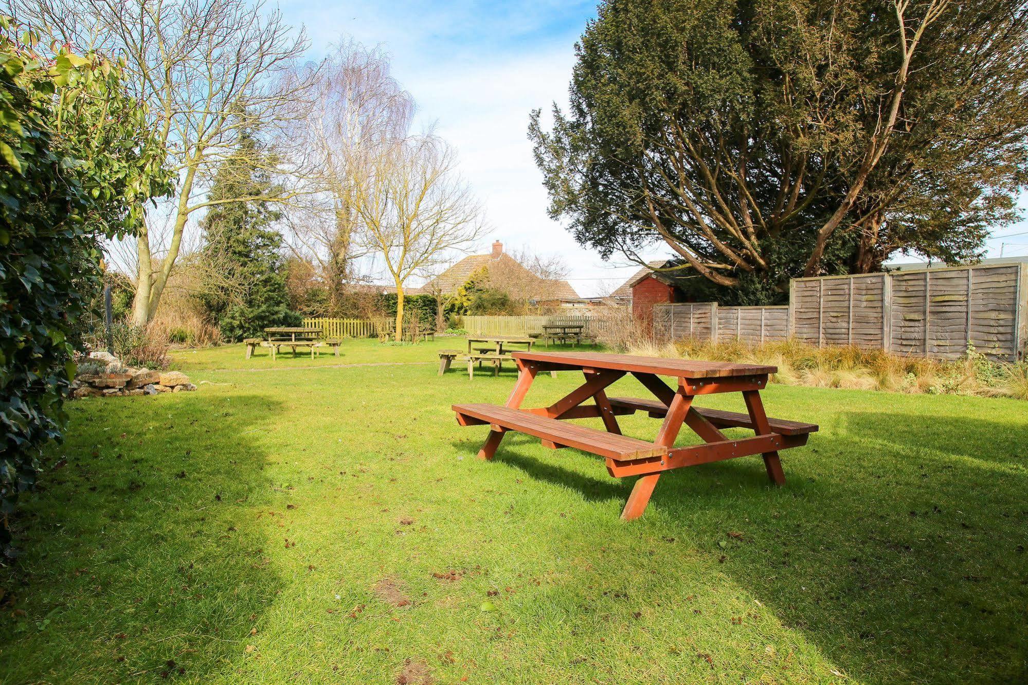 The Crown Inn Gayton  Dış mekan fotoğraf
