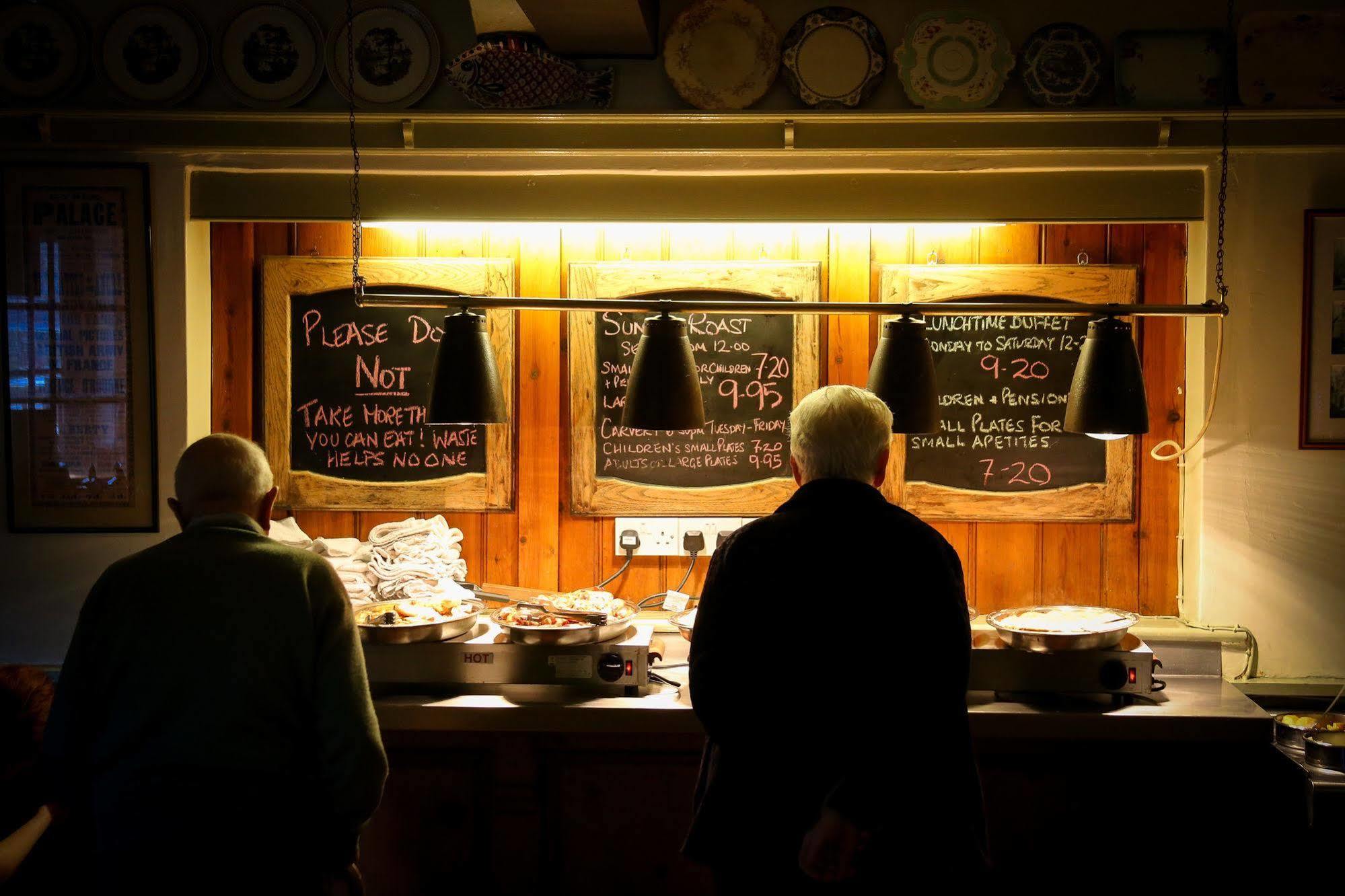 The Crown Inn Gayton  Dış mekan fotoğraf