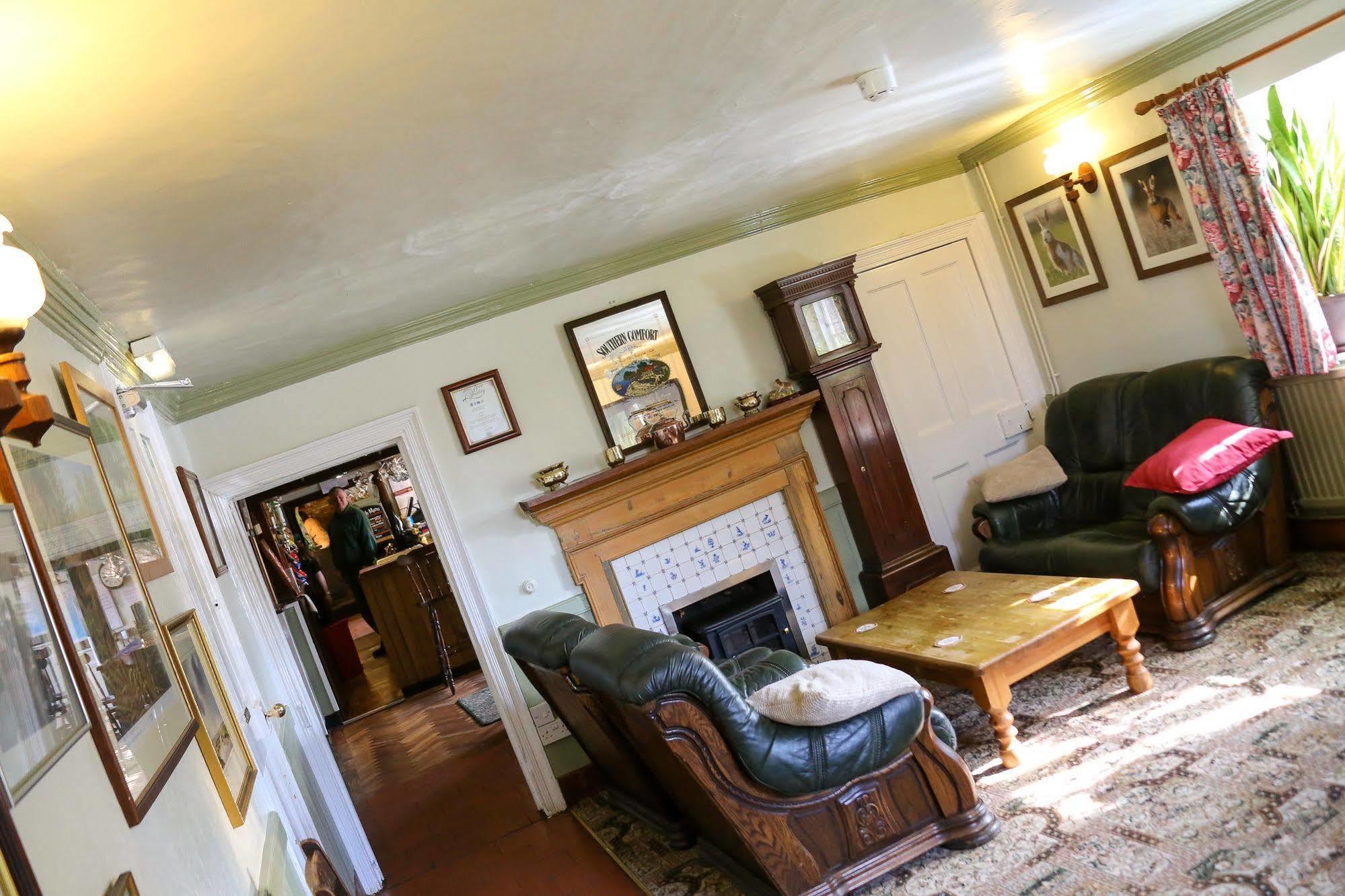 The Crown Inn Gayton  Dış mekan fotoğraf