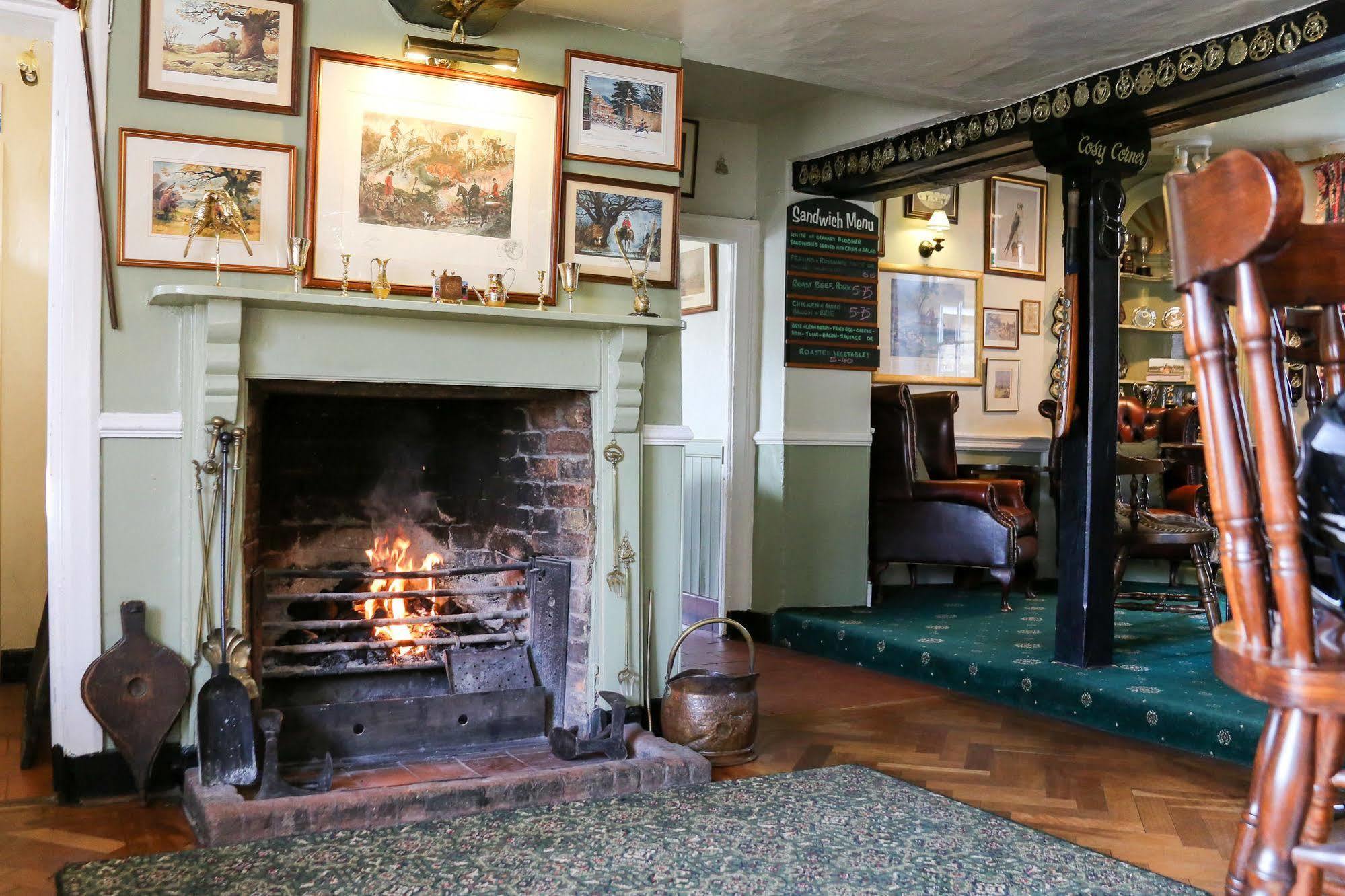 The Crown Inn Gayton  Dış mekan fotoğraf