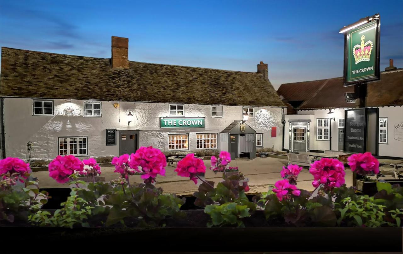 The Crown Inn Gayton  Dış mekan fotoğraf