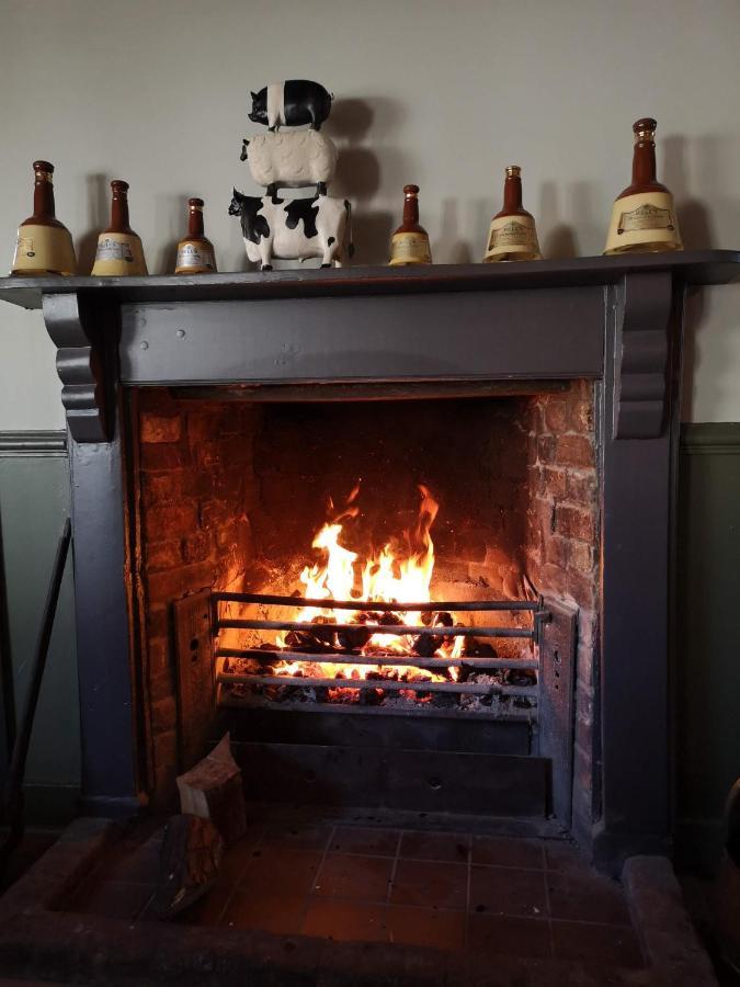 The Crown Inn Gayton  Dış mekan fotoğraf