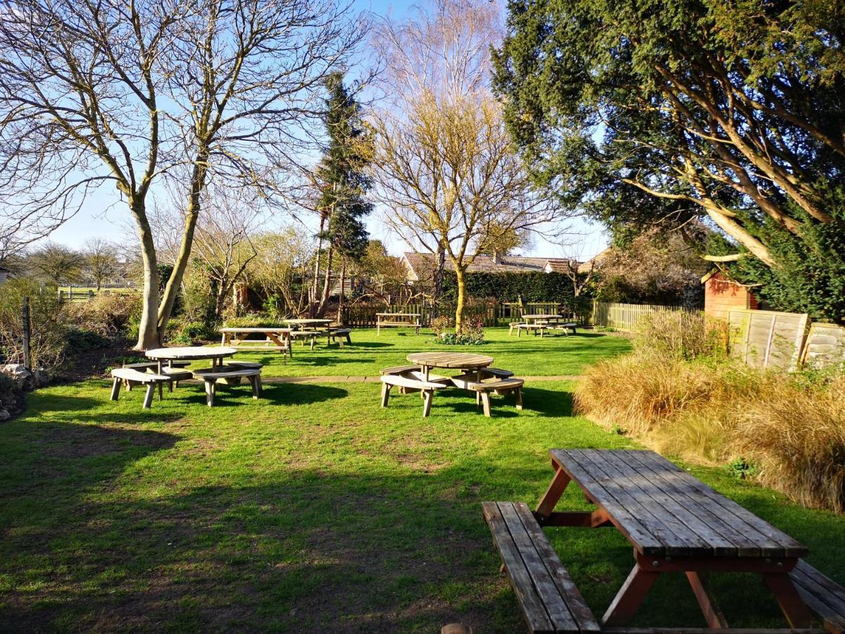 The Crown Inn Gayton  Dış mekan fotoğraf